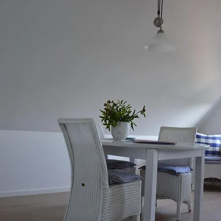 Schoenes-wohnen-am-suedstrand-fewo-6 *